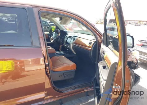 2017 Toyota Tundra 1794 5.7L V8 z USA, uszkodzony, nr VIN 5TFAW5F14HX649111